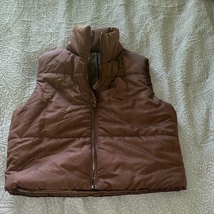 Cropped puffer vest